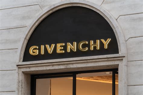 Thương hiệu Givenchy và những cột mốc lịch sử đắt giá.